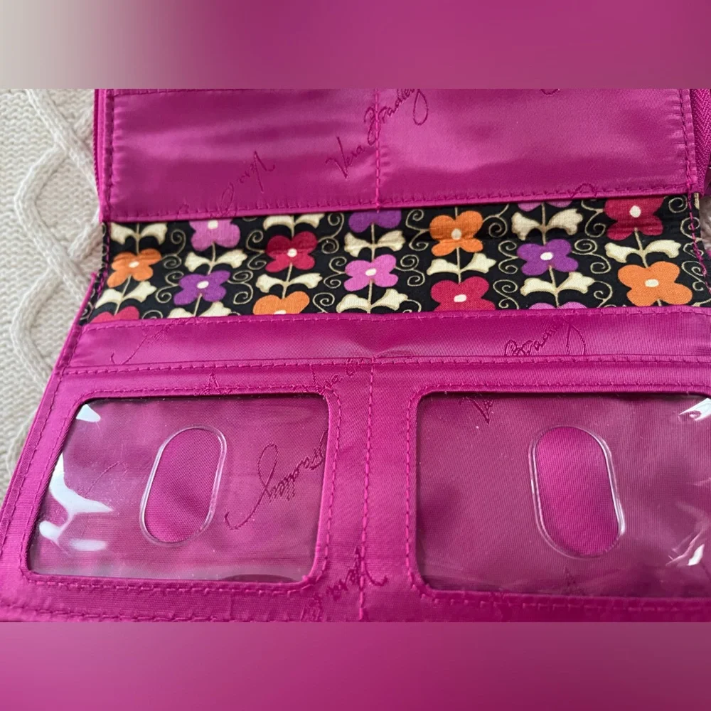Vera Bradley Turn Key Wallet Credit Cards Zipper Space Like New! - Picture 10 of 12